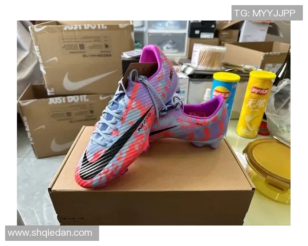 探索Nike刺客足球鞋的卓越性能与时尚设计带来的全新踢球体验 探索Nike刺客足球鞋的卓越性能与时尚设计带来的全新踢球体验
